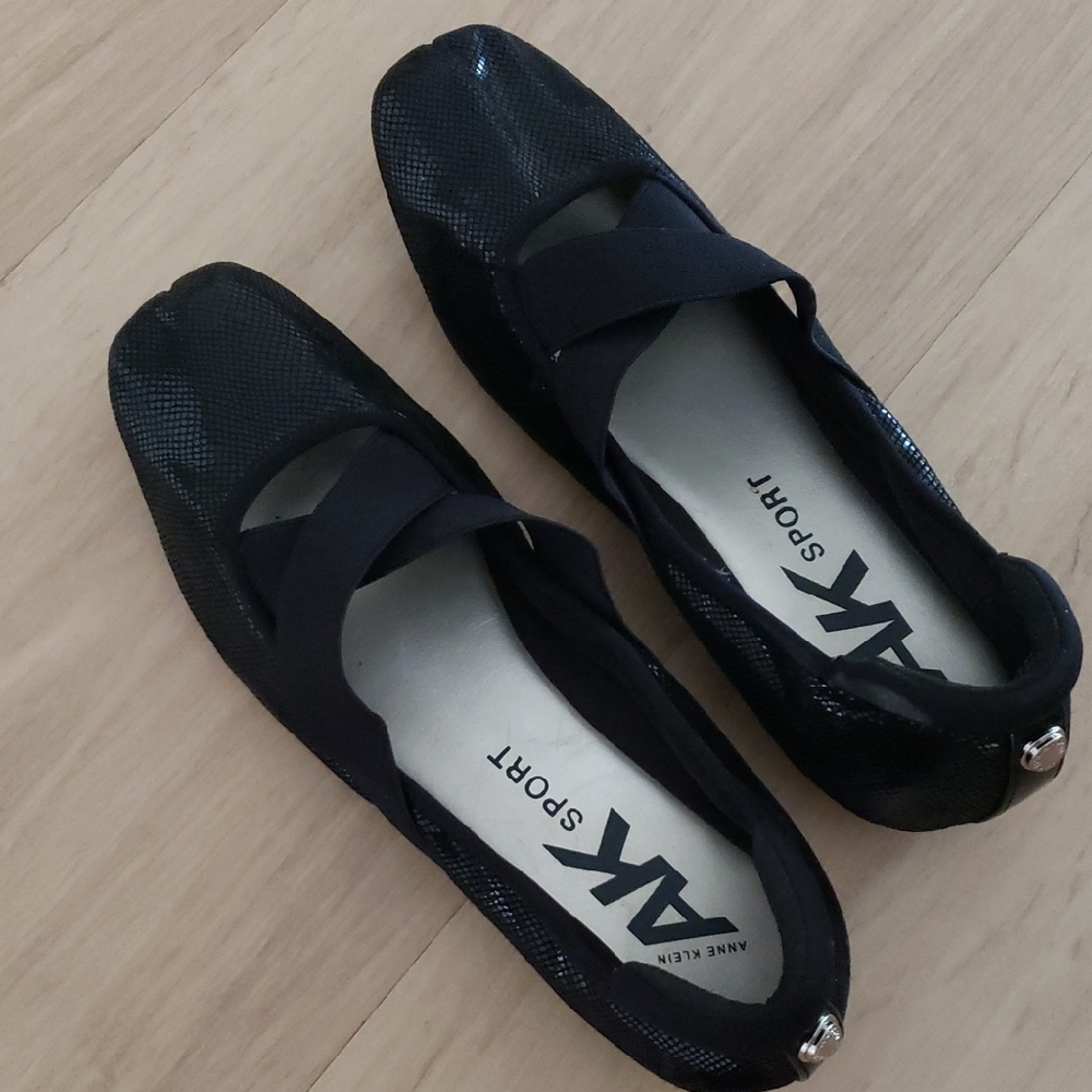 Anne Klein Black Textured Loafers